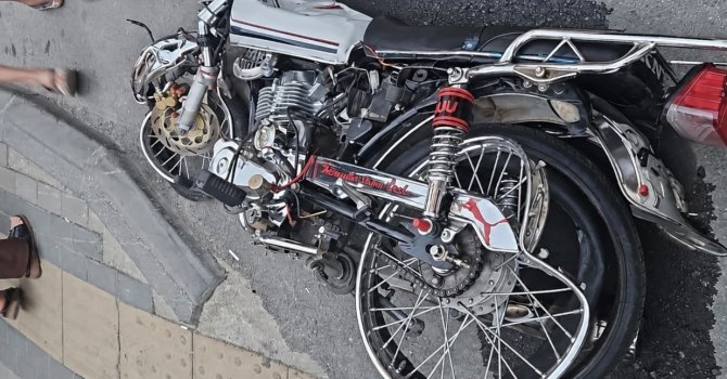 Mersin’de otomobille çarpışan motosiklet sürücüsü ağır yaralandı