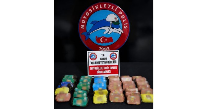 Alanya’da motosiklette 4 kilo esrar ele geçirildi