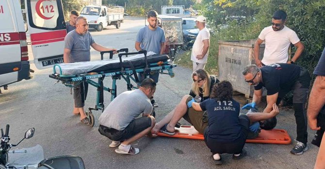 Motosikletiyle yola savrulan sürücü yaralandı
