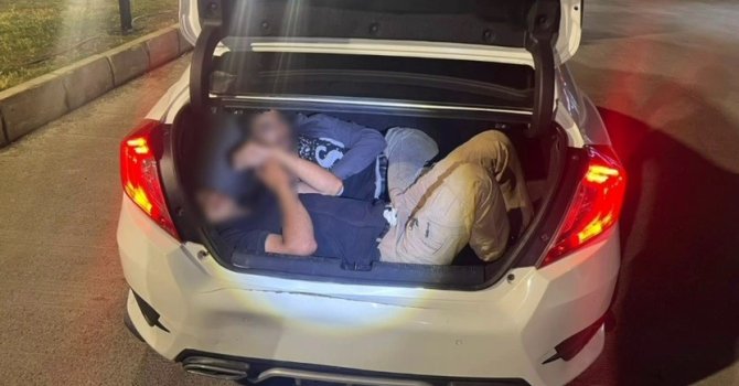Hatay’da 15 kaçak göçmen yakalandı: 7 organizatör tutuklandı, 5 sürücüye 610 bin TL ceza