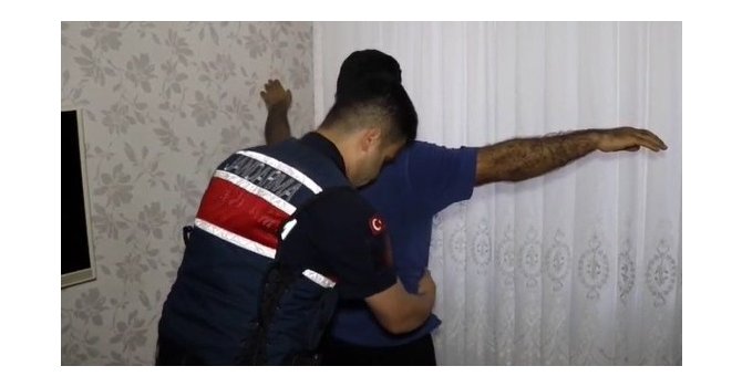 Mersin merkezli terör operasyonunda 2 şüpheli tutuklandı