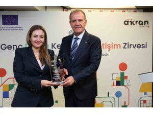 Antalya Büyükşehir’in gençlik odaklı çalışmalarına ödül