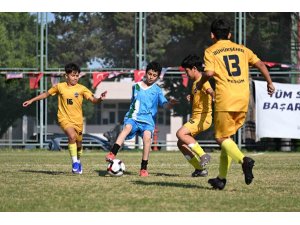 Mersin’de 3 binden fazla çocuk futbol şöleninde buluştu