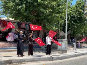 Tarsus’ta milli heyecan caddelere taştı