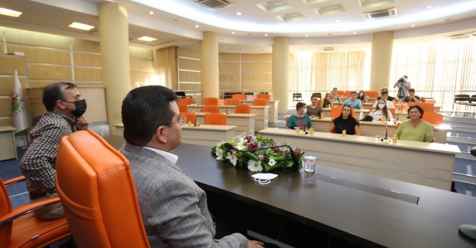 Tütüncü, yabancı konukları ağırladı