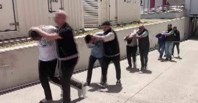 Uyuşturucu ve silahlarla yakalandılar: 4 kişi tutuklandı