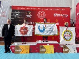 Alanyalı minik okçular Türkiye Şampiyonası’ndan madalyalarla döndü