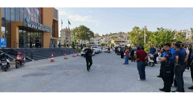 Mersin’in Silifke Belediyesi’ne operasyon: Başkan dahil çok sayıda isme gözaltı