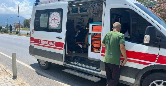 Alanya’da motosiklet kazasında sürücü ve yolcu yaralandı