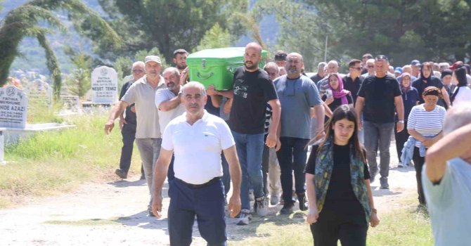 Hatay’da nişanlı dehşetinde öldürülen baba ve kız yan yana defnedildi