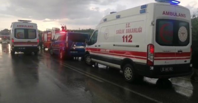 Isparta’da tur minibüsü şarampole yuvarlandı: 4 ölü, 16 yaralı
