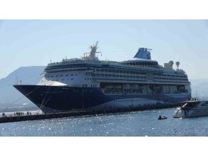 Lüks kruvaziyer bin 749 turist ile Alanya iskelesine demir attı