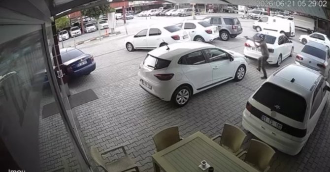 Adana’da oto galericiler sitesinde silahlı saldırı: Çok sayıda araç zarar gördü