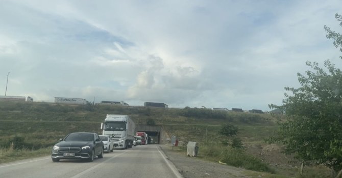 Osmaniye’de 6 ağır tonajlı aracın karıştığı kazada 2 kişi yaralandı