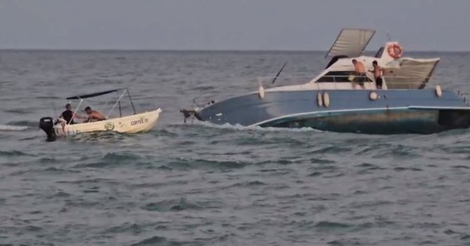 Teknede mahsur kalanları kurtarmak için giden balıkçı teknesi de arızalandı