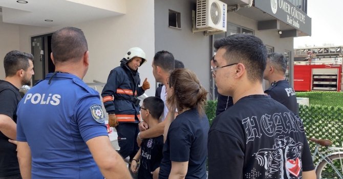Mersin’de 10 katlı binada yangın: Sağlık ekipleri dumandan etkilenenlere müdahale etti