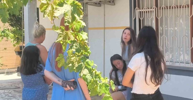 Yangını haber alınca koşarak geldi, vatandaşların apartmandan çıkardığı kızına sarıldı