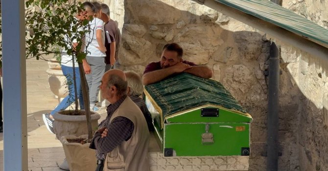 Isparta’da araçta ölü bulunan genç son yolculuğuna uğurlandı