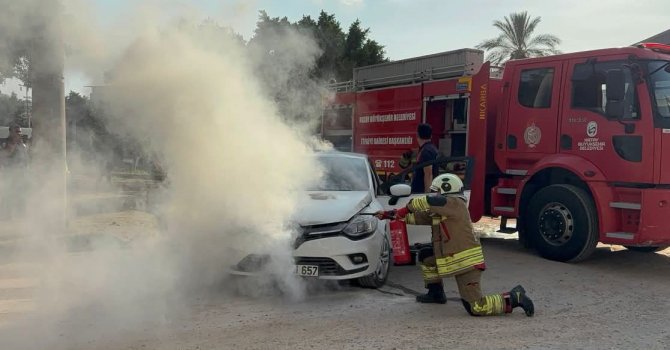 İskendurun’da otomobil yangını