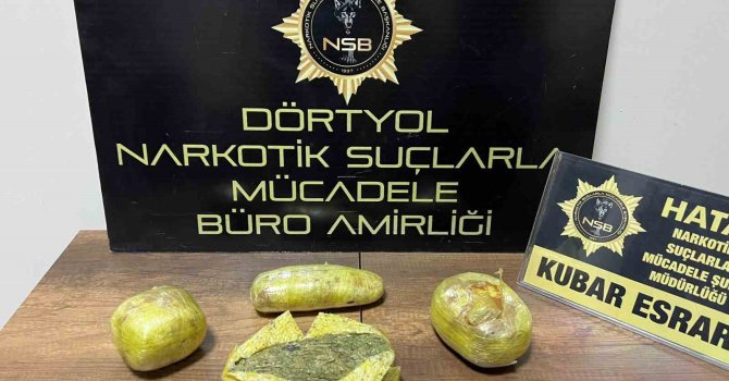 Motosiklete saklanan kubar esrarı polis buldu