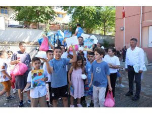Adana sıcağında öğrencilere buz gibi karne hediyesi