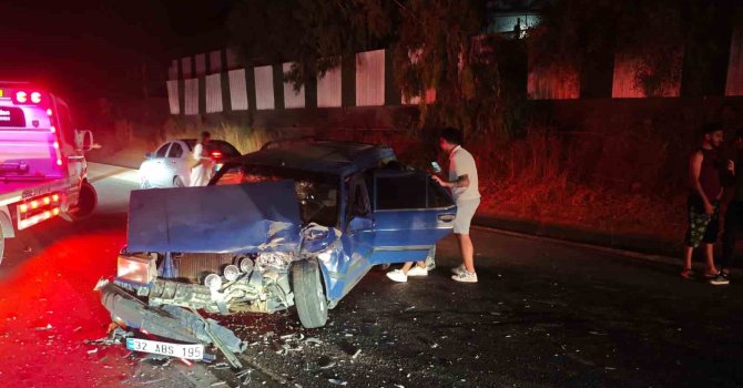 Manavgat’ta 3 araçlı zincirleme kaza: 1 yaralı