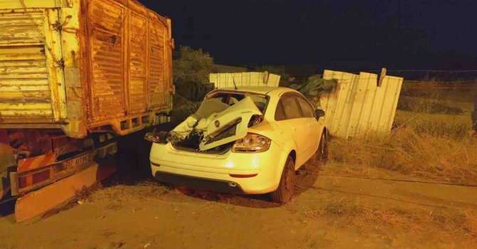 Kamyonla çarpışan otomobilin sürücüsü yaralandı