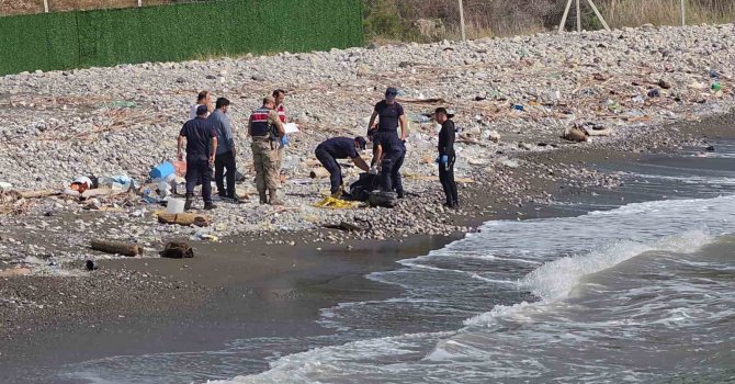 Hatay’da sahilde kimliği belirsiz erkek cesedi bulundu