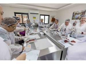 Mersin’de coğrafi işaretli kan portakalı yeni bir ürüne dönüştü