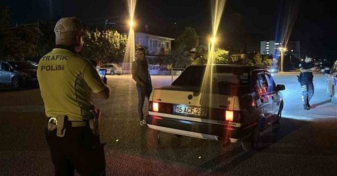 Burdur’da abartı egzoz kullanılan 2 araç trafikten men edildi