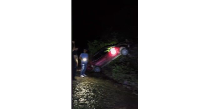 Osmaniye’de  otomobil uçuruma yuvarlandı: 2 yaralı