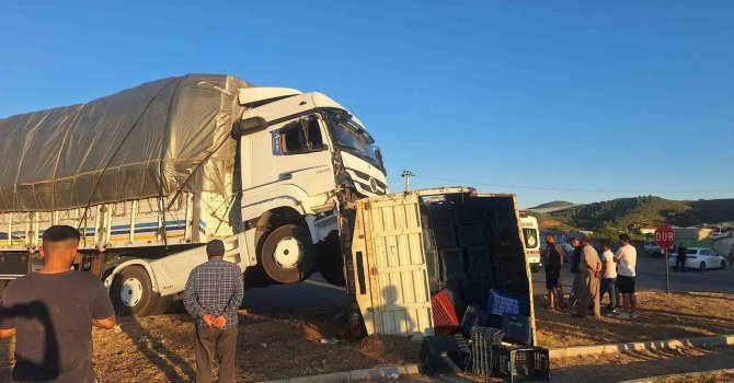 Manavgat’ta tır ile kamyonetin çarpıştığı kazada 1 kişi yaralandı