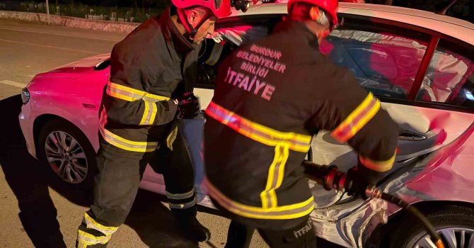 Burdur’da otomobiller çarpıştı: 6 yaralı