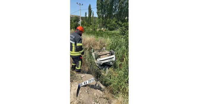 Burdur’da otomobil kanala düştü: 2 yaralı