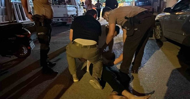 Devriyede kavgaya denk gelen polis, taşkınlık çıkartan 2 genci gözaltına aldı