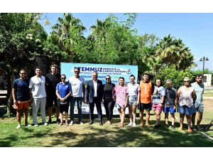 Antalya’da dip temizliğinde çok sayıda plastik ve teneke ambalaj atığı çıkarıldı