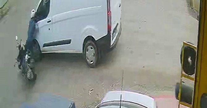 Osmaniye’de minibüsle çarpışan motosikletli yaralandı