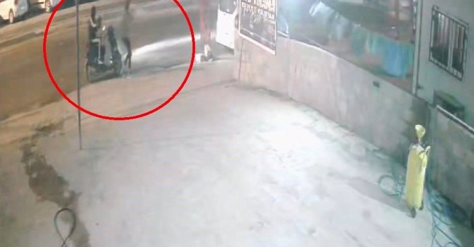 Motosikletle gelerek oto yıkamayı kurşunlayan çete üyelerinin maskesi düştü