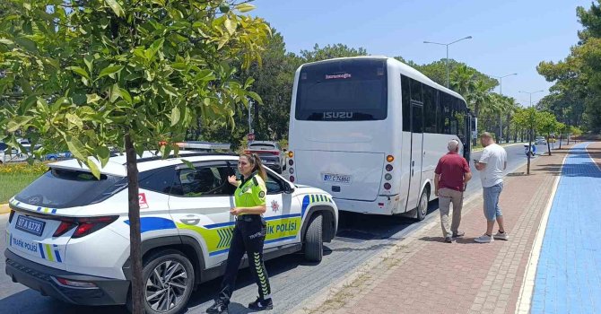 Otel servisiyle çarpışan motosikletli yaralandı