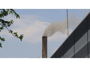 Tekstil fabrikasından yayılan kömür dumanı mahalleliyi canından bezdirdi