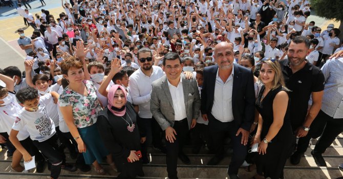 Tütüncü’den öğrencilere kucak dolusu müjde!