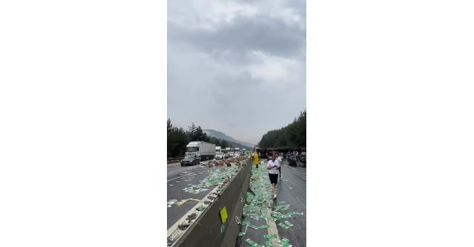 Pozantı-Adana istikameti tır devrilmesi nedeniyle trafiğe kapandı