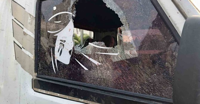 Kendisinden ucuza karpuz satan rakiplerine kızarak 3 pazarcının aracının camını kırdı