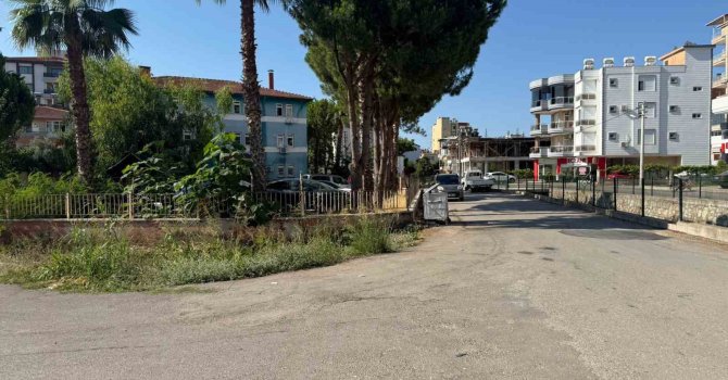 Gece yarısı patlatılan havai fişek, mahalleyi ayağa kaldırdı: Kimi deprem sandı, kimi maç var zannetti