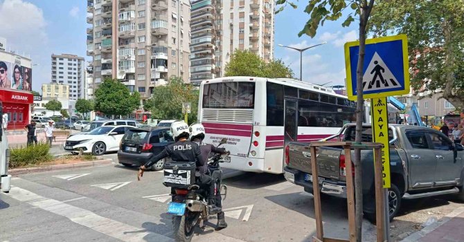 Yolcu minibüsünün yaya geçidinde çarptığı genç kız öldü
