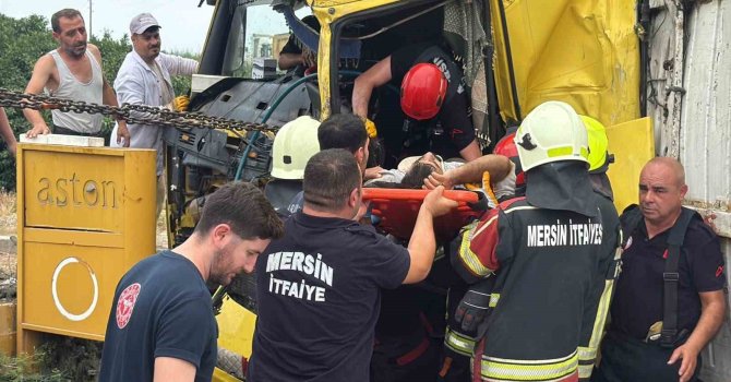 Mersin’de tırlar kafa kafaya çarpıştı: 1 ölü, 2 yaralı
