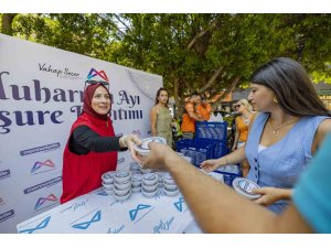 Mersin’de 13 ilçede eş zamanlı aşure dağıtımı