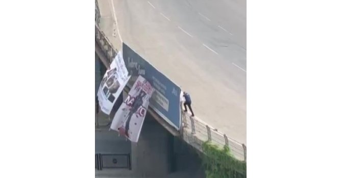 Adana’da köprüye NATO protestosu için pankart asan şahıs gözaltına alındı