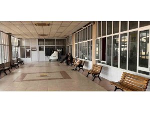Adana sıcağı otogarda çileye dönüştü, vatandaş isyan etti