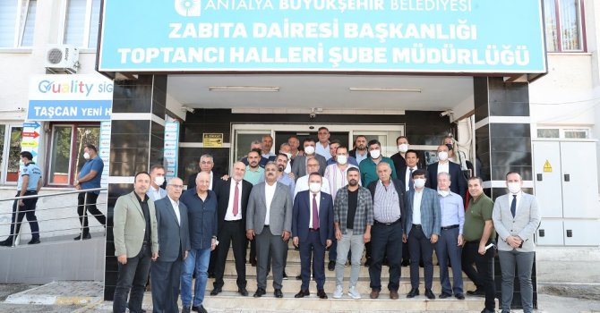 Başkan Böcek hal esnafını ziyaret etti